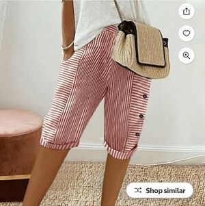 NWT Red Striped Button-Accent Pull On Capris ~sz M